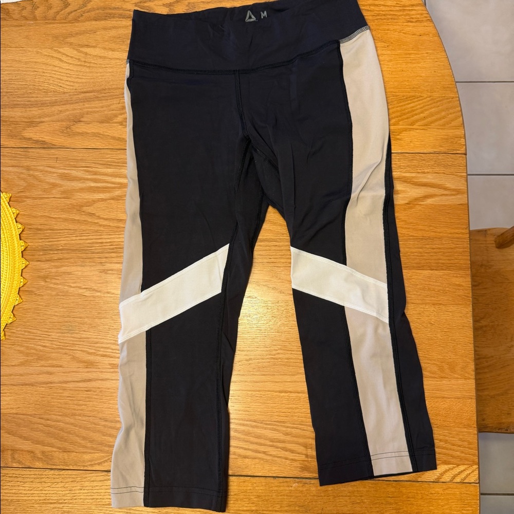 Rebok crop yoga pants size medium